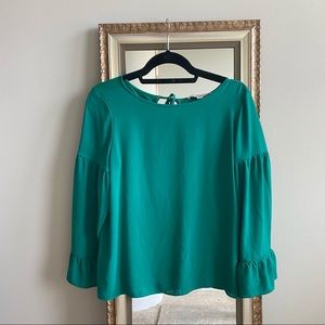 ✨HOST PICK✨ Like NEW Loft blouse with flow-y sleeves